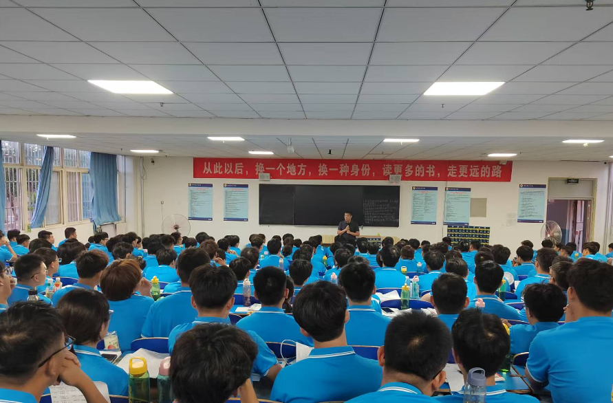 星空电子名誉董事长走进海星训练营助力新员工成长
