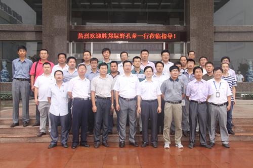 山东胜邦绿野化学考察团来星空电子参观