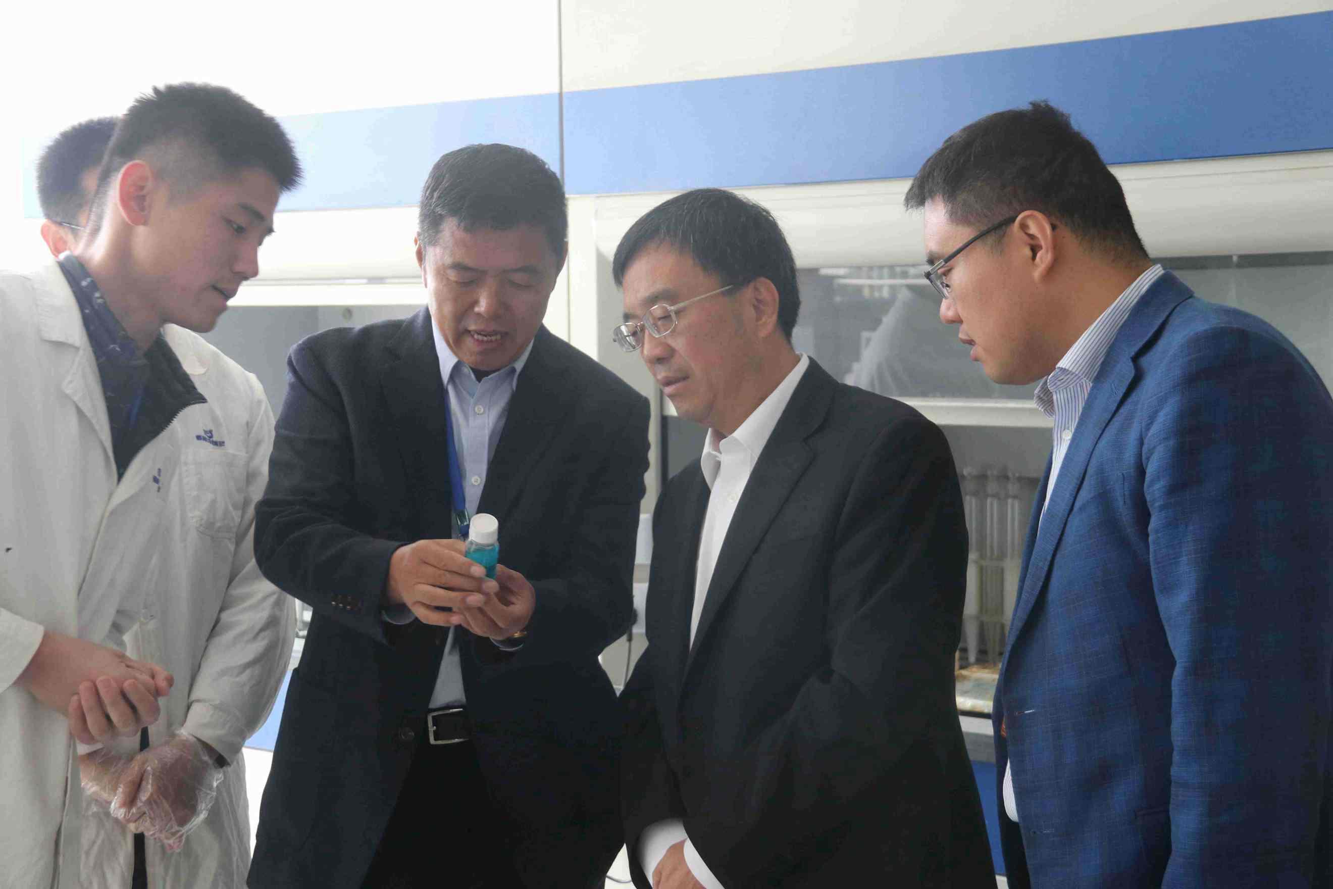 市委常委、市秘书长祝华到集团宣讲十九大精神