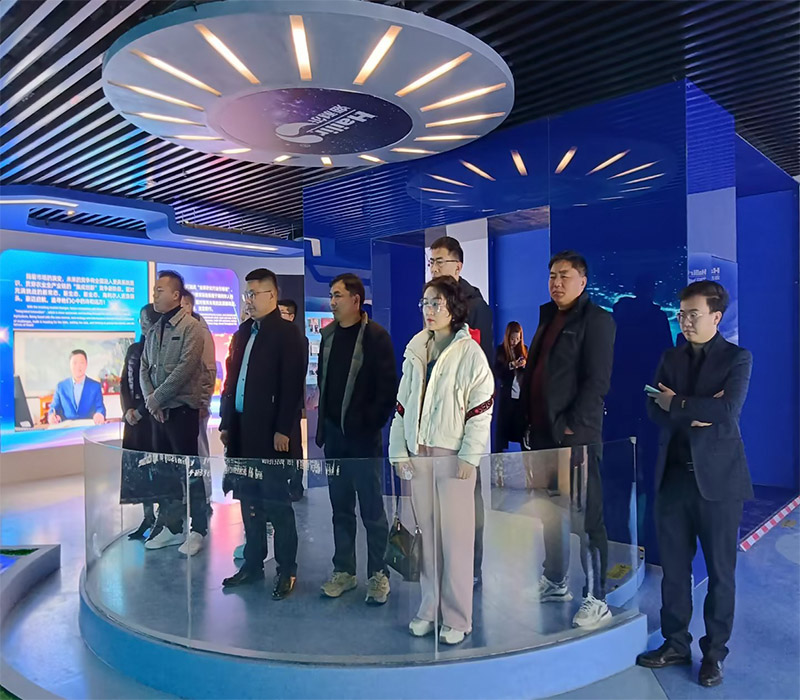 城阳街道商会企业家来星空电子参观交流学习